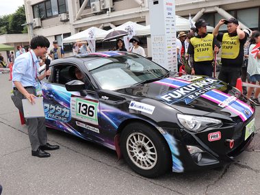 ラリーチャレンジに出場する競技車両